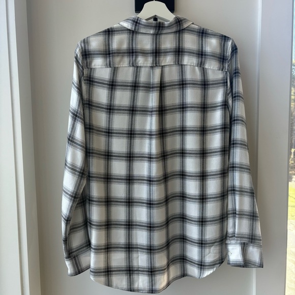 Women’s Banana Republic Boyfriend Fit Flannel Plaid Shirt - Picture 3 of 6